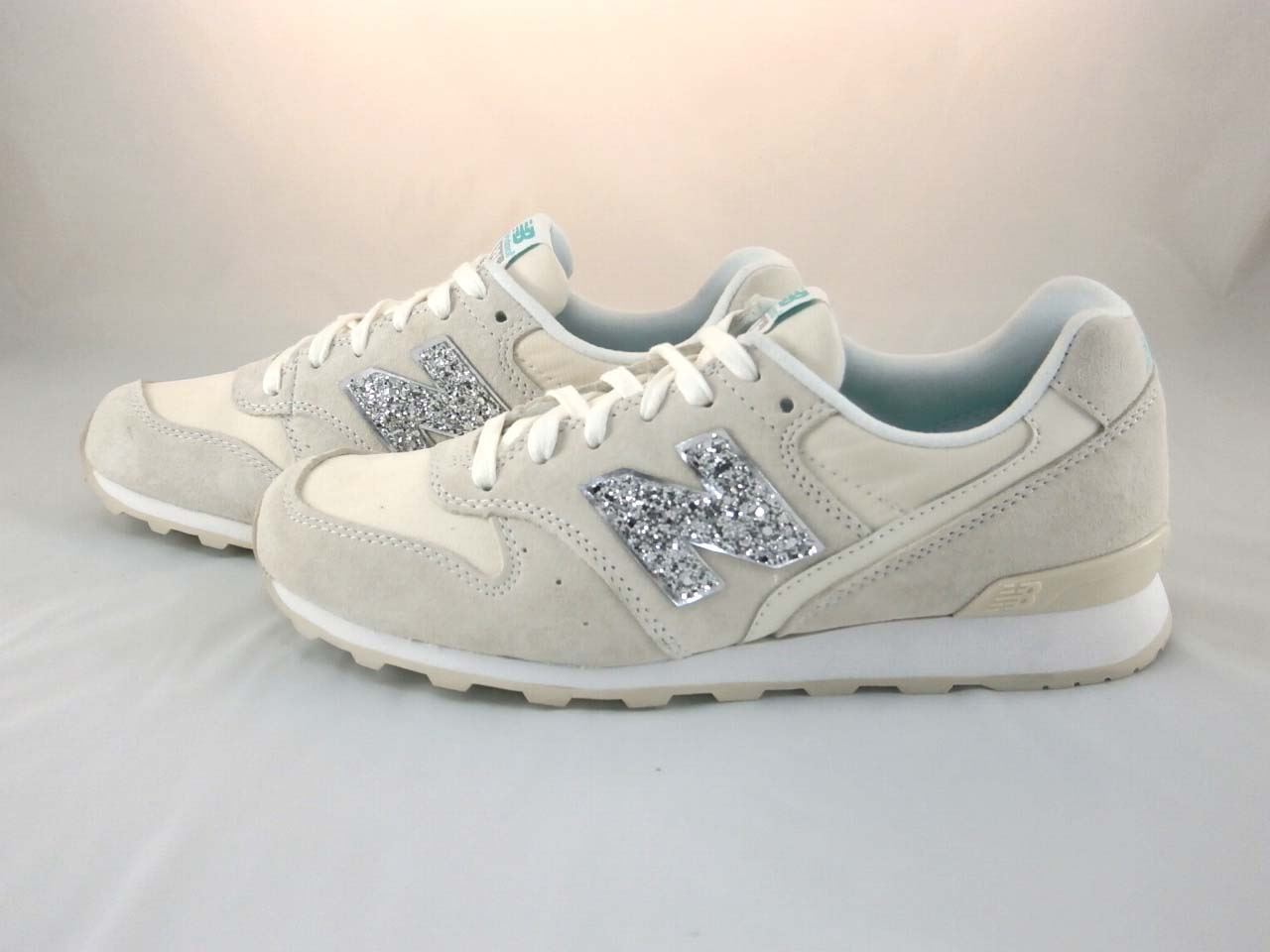 new balance 996 glitter Cinosural International School